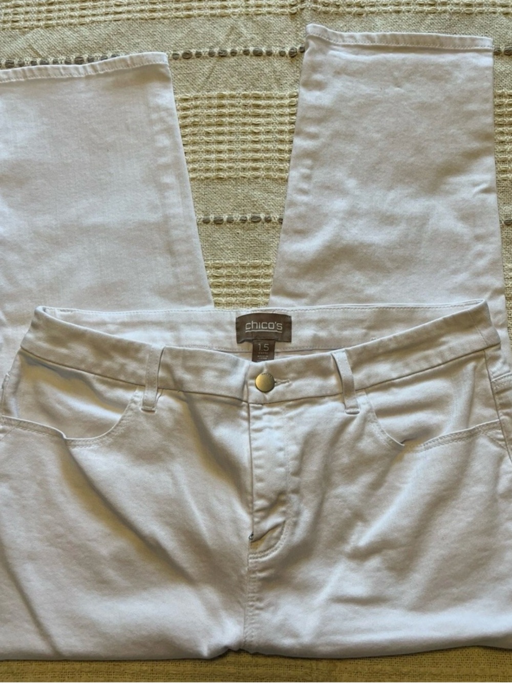 Women’s 15 Chico’s white Capri denim